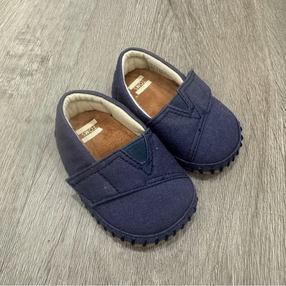 Toms Baby Crib Shoes Baby 2 Navy Blue Hook and Loop Closure Wide Toe box